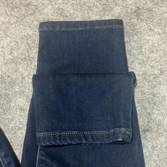 William Rast Mid Rise Slim Leg size  4‎ - Picture 5 of 6